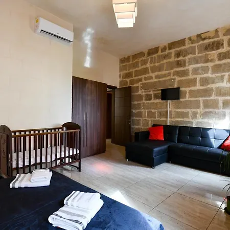 Tal-bengi Luxury Indoor/outdoor Pool Villa Nadur